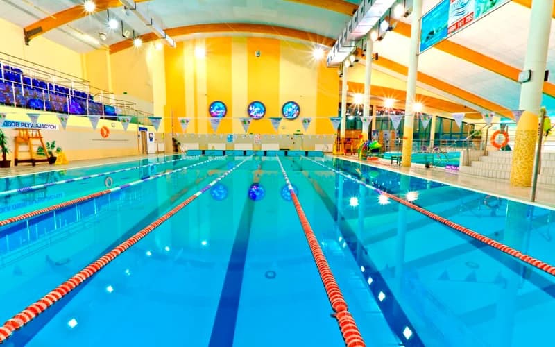 Basen i aquapark w Kołobrzegu – kryty basen z torami pływackimi